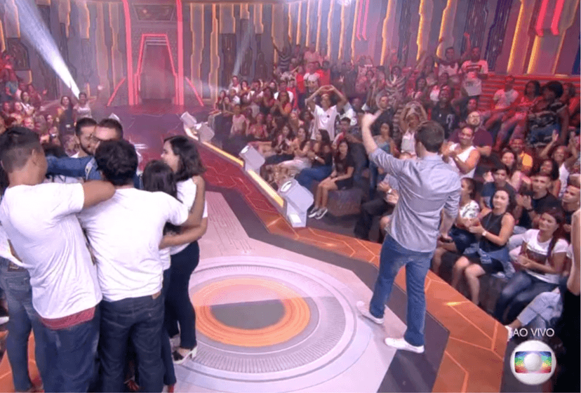 Tiago Leifert reprimiu torcida de Gleici no BBB18 Tiago Leifert reprimiu torcida de Gleici no BBB18