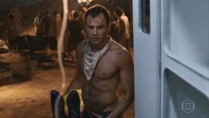 Sergio Guizé causou ao aparecer sem camisa em O Outro Lado do Paraíso. (Foto: Reprodução/TV Globo) Sergio Guizé causou ao aparecer sem camisa em O Outro Lado do Paraíso. (Foto: Reprodução/TV Globo)
