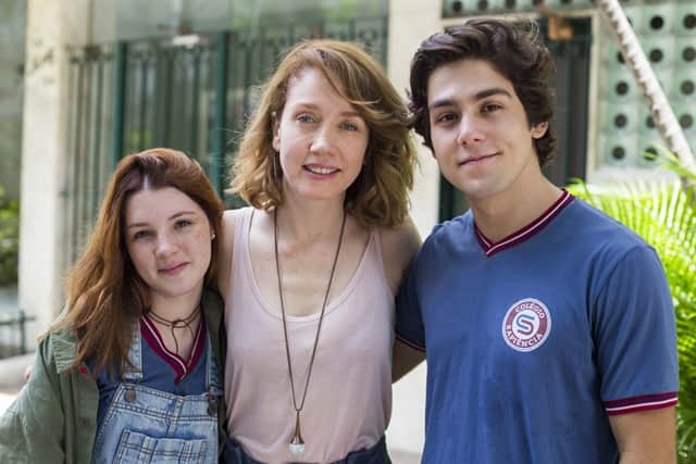 Flora (Jeniffer Oliveira), Gabriela (Camila Morgado) e Alex (Daniel Rangel) em Malhação: Vidas Brasileiras (Foto: Globo/Marília Cabral) Flora (Jeniffer Oliveira), Gabriela (Camila Morgado) e Alex (Daniel Rangel) em Malhação: Vidas Brasileiras (Foto: Globo/Marília Cabral)