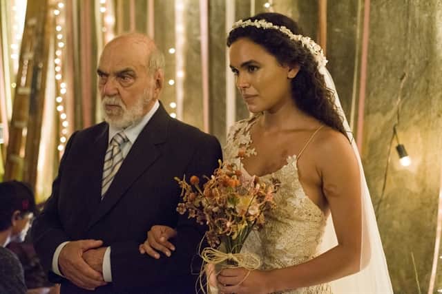 Cleo (Giovana Cordeiro) e Josafá (Lima Duarte) (Foto: Globo/César Alves) Cleo (Giovana Cordeiro) e Josafá (Lima Duarte) (Foto: Globo/César Alves)