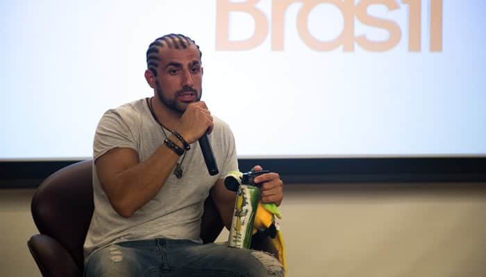 Kaysar em entrevista coletiva após o BBB18 (Foto: Globo/Paulo Belote) Kaysar em entrevista coletiva após o BBB18 (Foto: Globo/Paulo Belote)