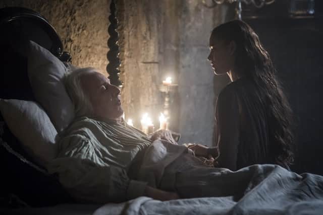 Augusto (Marco Nanini) e Catarina (Bruna Marquezine) em cena de Deus Salve o Rei<br /> (Foto: Artur Meninea/Globo) Augusto (Marco Nanini) e Catarina (Bruna Marquezine) em cena de Deus Salve o Rei<br /> (Foto: Artur Meninea/Globo)