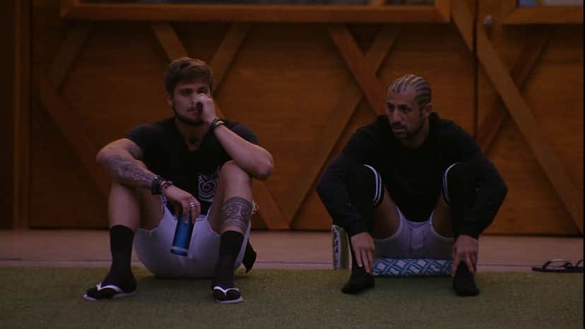 Breno e Kaysar na área externa do BBB18 (Foto: Reprodução/Globo) Breno e Kaysar na área externa do BBB18 (Foto: Reprodução/Globo)