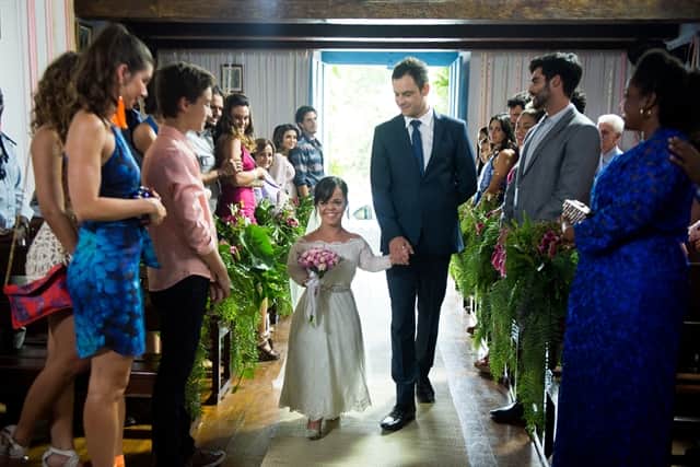 Estela (Juliana Caldas) e Gael (Sergio Guizé) em O Outro Lado do Paraíso (Foto: Globo/Raquel Cunha) Estela (Juliana Caldas) e Gael (Sergio Guizé) em O Outro Lado do Paraíso (Foto: Globo/Raquel Cunha)