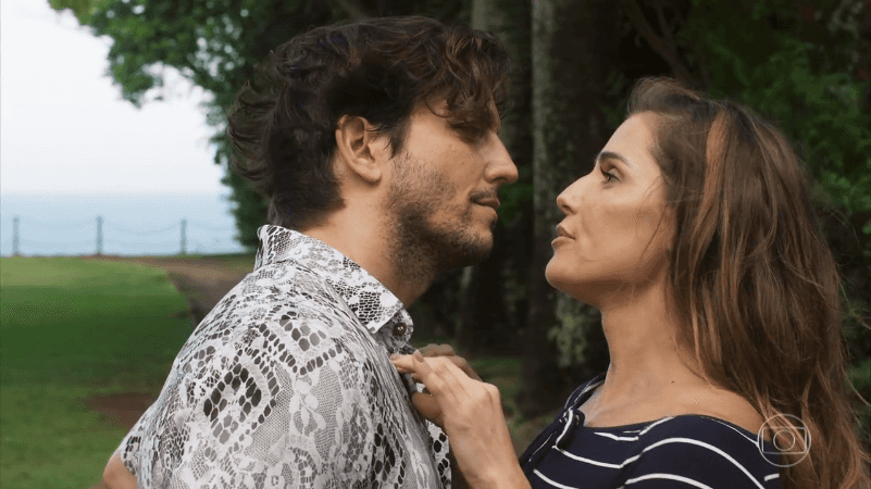 Remy (Vladimir Brichta) e Karola (Deborah Secco) em cena de Segundo Sol (Foto: Reprodução/Globo) Remy (Vladimir Brichta) e Karola (Deborah Secco) em cena de Segundo Sol (Foto: Reprodução/Globo)
