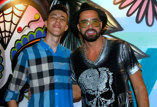 Latino e seu "novo filho", Guilherme (Foto: Reprodução) Latino e seu "novo filho", Guilherme (Foto: Reprodução)