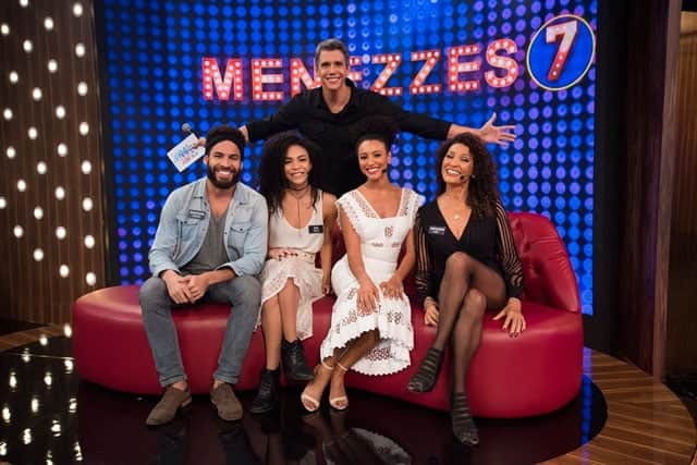 Sheron Menezzes e família em programa da Globo (Foto: Reprodução) Sheron Menezzes e família em programa da Globo (Foto: Reprodução)