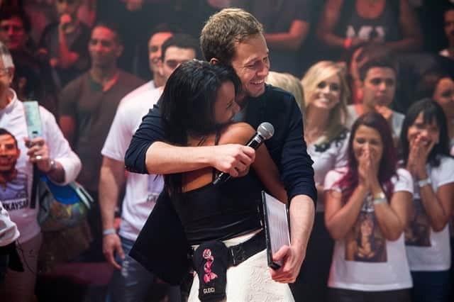 Gleici e Tiago Leifert na final do BBB18 (Foto: Globo/Raquel Cunha) Gleici e Tiago Leifert na final do BBB18 (Foto: Globo/Raquel Cunha)