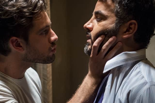 Renato (Rafael Cardoso) ameaça Juvenal (Anderson di Rizzi) em O Outro Lado do Paraíso (Foto: Globo/Estevam Avellar) Renato (Rafael Cardoso) ameaça Juvenal (Anderson di Rizzi) em O Outro Lado do Paraíso (Foto: Globo/Estevam Avellar)