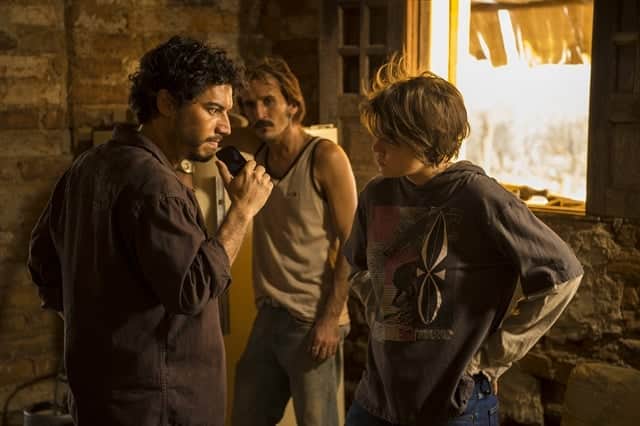 Maria (Alice Wegmann) e Simplício (Lee Taylor) ameaçam Pedro (Alexandre Nero) (Foto: Globo/Estevam Avellar) Maria (Alice Wegmann) e Simplício (Lee Taylor) ameaçam Pedro (Alexandre Nero) (Foto: Globo/Estevam Avellar)