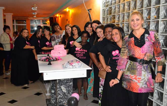 Angela Bismarchi posa com as demais mulheres do Encontro (Foto: Reprodução) Angela Bismarchi posa com as demais mulheres do Encontro (Foto: Reprodução)