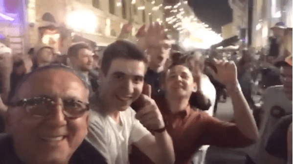 Galvão Bueno curte rave com jovens na Rússia (Foto: Reprodução/Instagram) Galvão Bueno curte rave com jovens na Rússia (Foto: Reprodução/Instagram)
