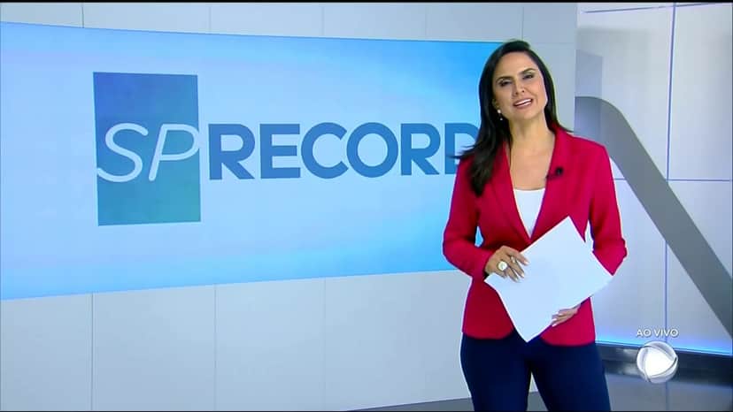 A jornalista Carla Cecato da Record (Foto: Reprodução/Record) A jornalista Carla Cecato da Record (Foto: Reprodução/Record)