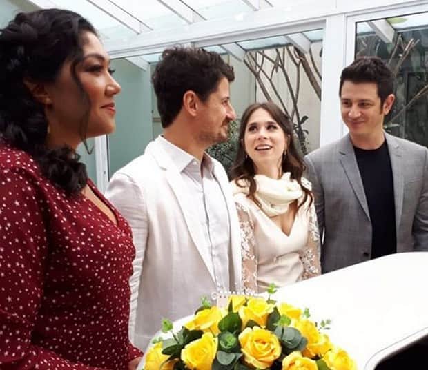 Gustavo Araujo e Daphne Bozaski junto de seus padrinhos (Foto: reprodução / Instagram) Gustavo Araujo e Daphne Bozaski junto de seus padrinhos (Foto: reprodução / Instagram)