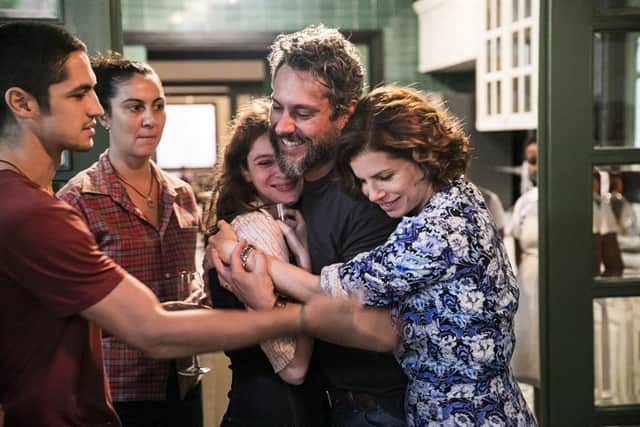 Pedro (Alexandre Nero) comemora saída da prisão em Onde Nascem os Fortes (Foto: Globo/João Miguel Júnior) Pedro (Alexandre Nero) comemora saída da prisão em Onde Nascem os Fortes (Foto: Globo/João Miguel Júnior)