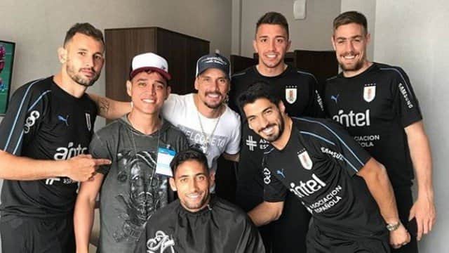 Cabeleireiro de Neymar com jogadores da Seleção do Uruguai (Foto: Reprodução/Instagram) Cabeleireiro de Neymar com jogadores da Seleção do Uruguai (Foto: Reprodução/Instagram)