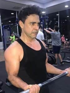 Zezé di Camargo exibe corpo durante musculação (Foto Reprodução/Instagram) Zezé di Camargo exibe corpo durante musculação (Foto Reprodução/Instagram)