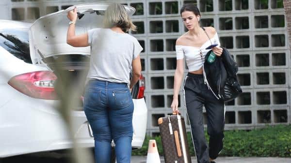 Bruna Marquezine no aeroporto (Foto: Divulgação) Bruna Marquezine no aeroporto (Foto: Divulgação)
