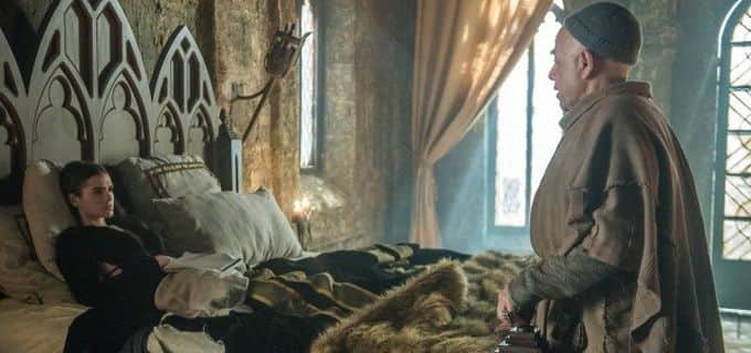 Catarina após o tombo em Deus Salve o Rei (Foto: Raquel Cunha/ Globo) Catarina após o tombo em Deus Salve o Rei (Foto: Raquel Cunha/ Globo)