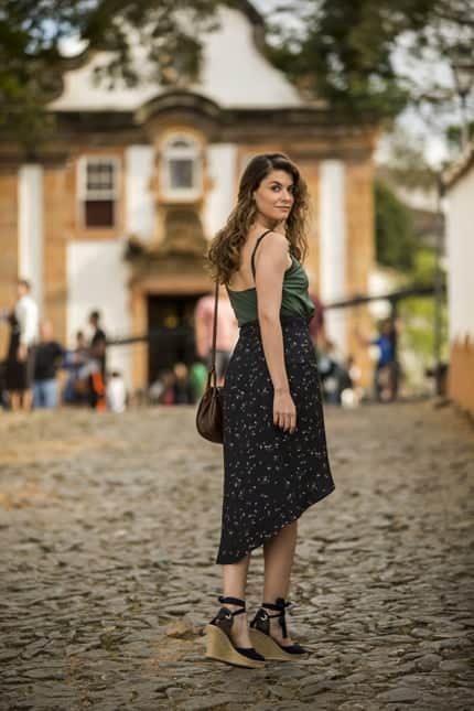 Alinne Moraes como Isabel durante gravação em Tiradentes (Foto: Globo/João Miguel Júnior) Alinne Moraes como Isabel durante gravação em Tiradentes (Foto: Globo/João Miguel Júnior)