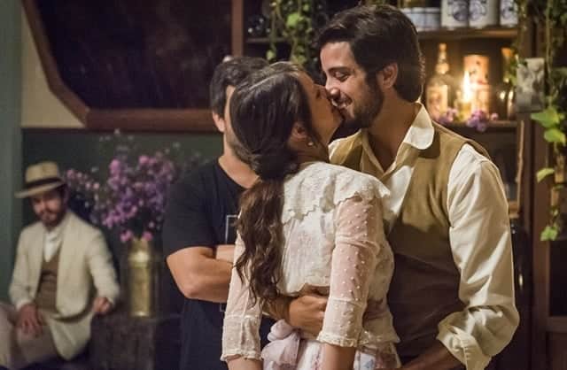 Ema (Agatha Moreira) e Ernesto (Rodrigo Simas) em Orgulho e Paixão (Foto: Globo/Paulo Belote) Ema (Agatha Moreira) e Ernesto (Rodrigo Simas) em Orgulho e Paixão (Foto: Globo/Paulo Belote)