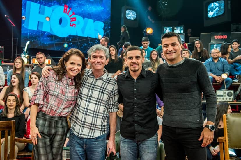 Letícia participa do 'Altas Horas' ao lado de Fagner, Sandro Mera Ricci e Serginho (Foto: Fábio Rocha/TV Globo) Letícia participa do 'Altas Horas' ao lado de Fagner, Sandro Mera Ricci e Serginho (Foto: Fábio Rocha/TV Globo)
