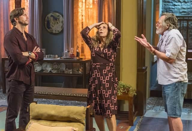 Remy (Vladimir Brichta), Dodô (José de Abreu) e Naná (Arlete Salles) em cena de Segundo Sol (Foto: Globo/Paulo Belote) Remy (Vladimir Brichta), Dodô (José de Abreu) e Naná (Arlete Salles) em cena de Segundo Sol (Foto: Globo/Paulo Belote)