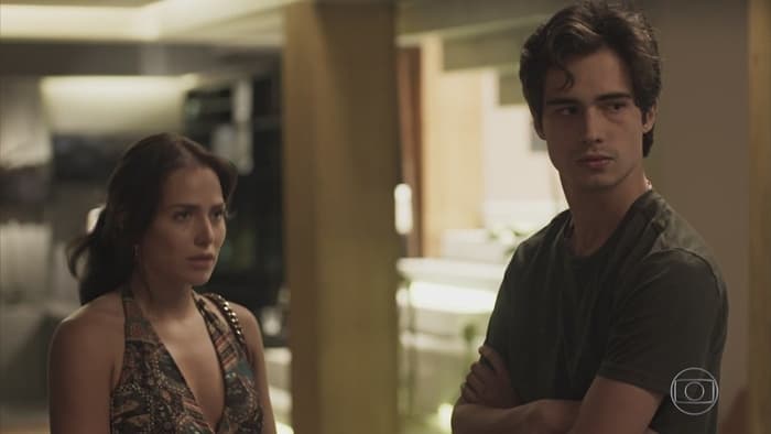 Rosa (Letícia Colin) e Valentim (Danilo Mesquita) em cena de Segundo Sol (Foto: Reprodução/Globo) Rosa (Letícia Colin) e Valentim (Danilo Mesquita) em cena de Segundo Sol (Foto: Reprodução/Globo)