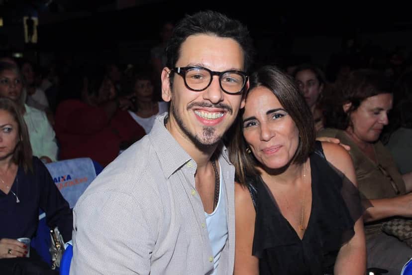 João Vicente Castro se diverte com a ex-sogra Gloria Pires em show (Foto: Reprodução) João Vicente Castro se diverte com a ex-sogra Gloria Pires em show (Foto: Reprodução)