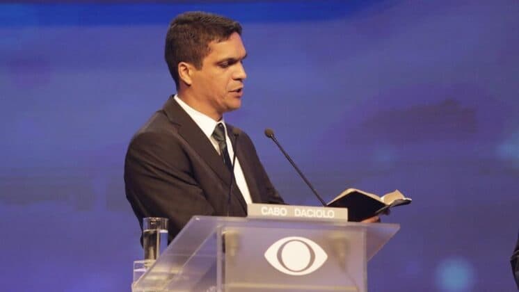 Após Daciolo em debate, internautas ressuscitam música de Xuxa sobre "URSAL"