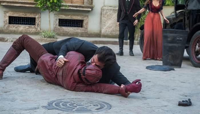 Darcy (Thiago Lacerda) luta com falso motoqueiro em Orgulho e Paixão (Foto: Globo/Raquel Cunha) Darcy (Thiago Lacerda) luta com falso motoqueiro em Orgulho e Paixão (Foto: Globo/Raquel Cunha)