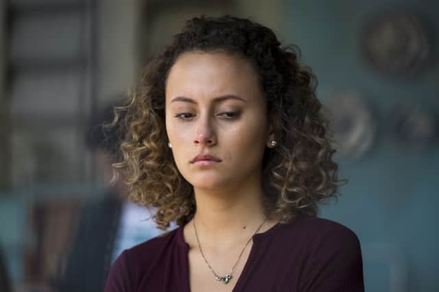 Maria Alice (Alice Milagres) triste em cena de Malhação (Foto: Globo/Estevam Avellar) Maria Alice (Alice Milagres) triste em cena de Malhação (Foto: Globo/Estevam Avellar)