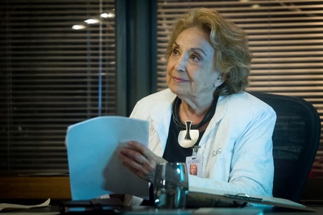Petra (Eva Wilma) em O Tempo Não Para (Foto: Globo/Raquel Cunha) Petra (Eva Wilma) em O Tempo Não Para (Foto: Globo/Raquel Cunha)