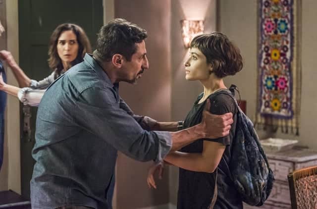 Juarez (Tuca Andrada) e Manu (Luisa Arraes) em cena de Segundo Sol (Foto: Globo/Paulo Belote) Juarez (Tuca Andrada) e Manu (Luisa Arraes) em cena de Segundo Sol (Foto: Globo/Paulo Belote)