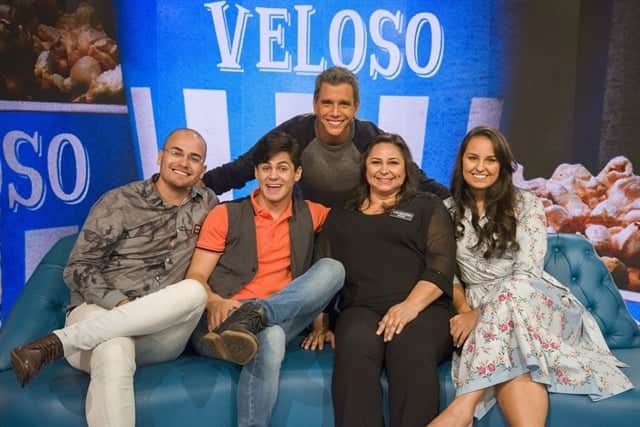 Márcio Garcia com Lucas Veloso e sua família (Foto: Globo/César Alves) Márcio Garcia com Lucas Veloso e sua família (Foto: Globo/César Alves)