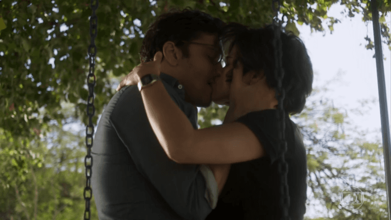 Ionan (Armando Babaioff) e Maura (Nanda Costa) em cena de Segundo Sol (Foto: Reprodução/Globo) Ionan (Armando Babaioff) e Maura (Nanda Costa) em cena de Segundo Sol (Foto: Reprodução/Globo)
