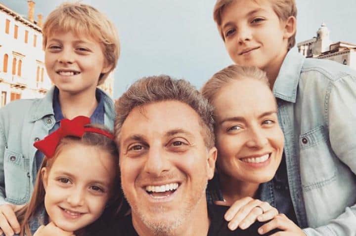 Luciano Huck, Angélica e os três filhos (Foto: Reprodução/Instagram) Luciano Huck, Angélica e os três filhos (Foto: Reprodução/Instagram)