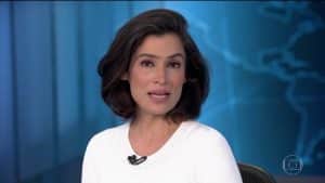 A apresentadora Renata Vasconcellos no Jornal Nacional (Foto: Reprodução/Globo) A apresentadora Renata Vasconcellos no Jornal Nacional (Foto: Reprodução/Globo)
