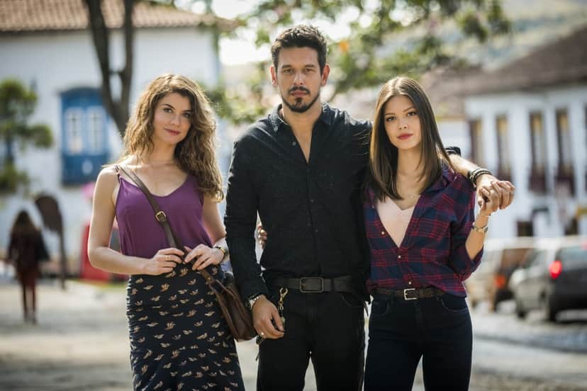 Alinne Moraes, João Vicente de Castro e Vitória Strada em 'Espelho da Vida' (Foto: João Miguel Junior / TV Globo) Alinne Moraes, João Vicente de Castro e Vitória Strada em 'Espelho da Vida' (Foto: João Miguel Junior / TV Globo)