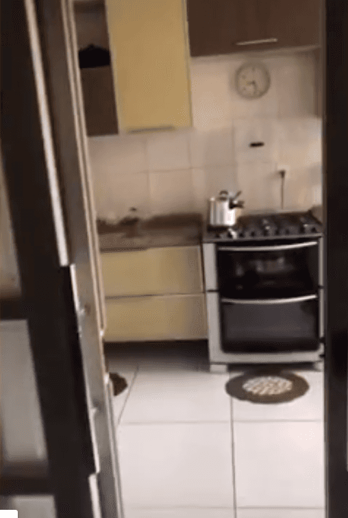 Cozinha da casa nova da família da vencedora do "BBB 18" (Foto: Reprodução) Cozinha da casa nova da família da vencedora do "BBB 18" (Foto: Reprodução)