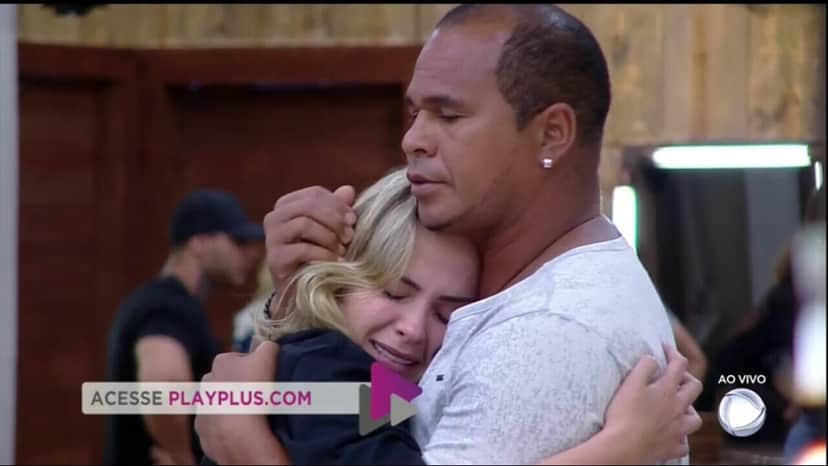 Ana Paula chorou e foi consolada (Foto: Reprodução) Ana Paula chorou e foi consolada (Foto: Reprodução)