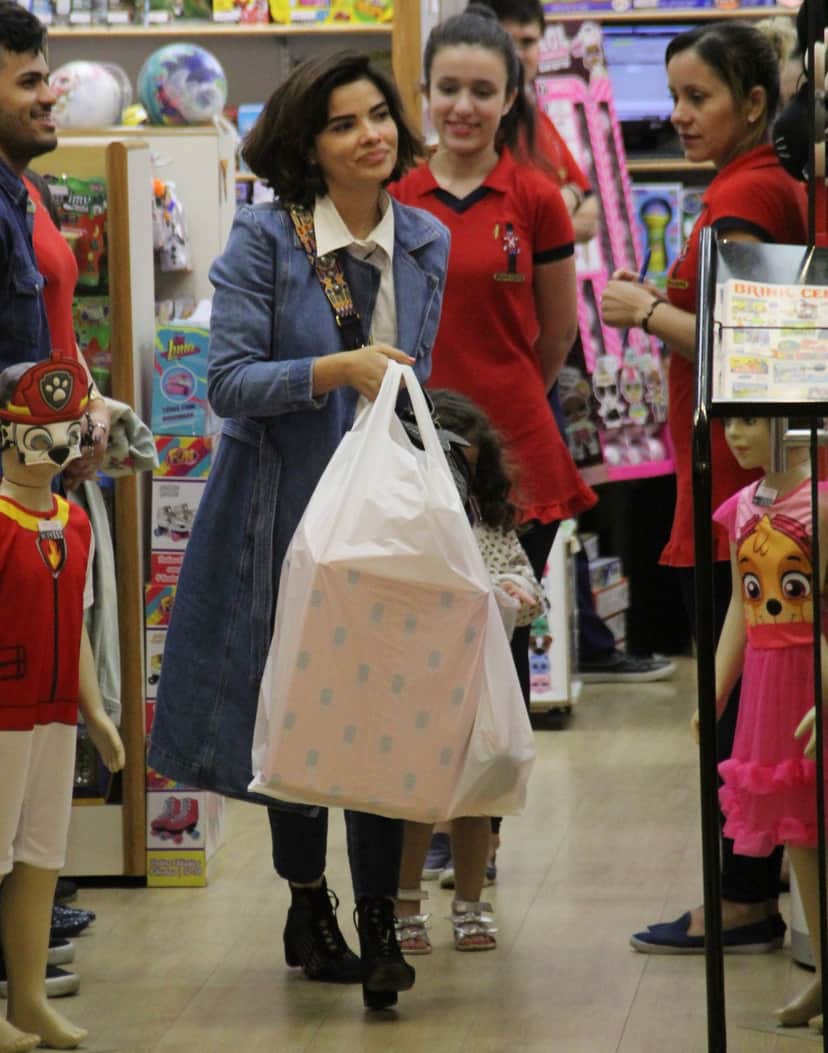 Vanessa Giacomo passeia com a filha no shopping (Foto: AgNews / J. Humberto) Vanessa Giacomo passeia com a filha no shopping (Foto: AgNews / J. Humberto)