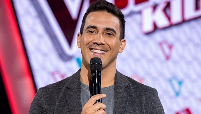 O apresentador André Marques no The Voice Kids (Foto: Globo/Fabio Rocha) O apresentador André Marques no The Voice Kids (Foto: Globo/Fabio Rocha)