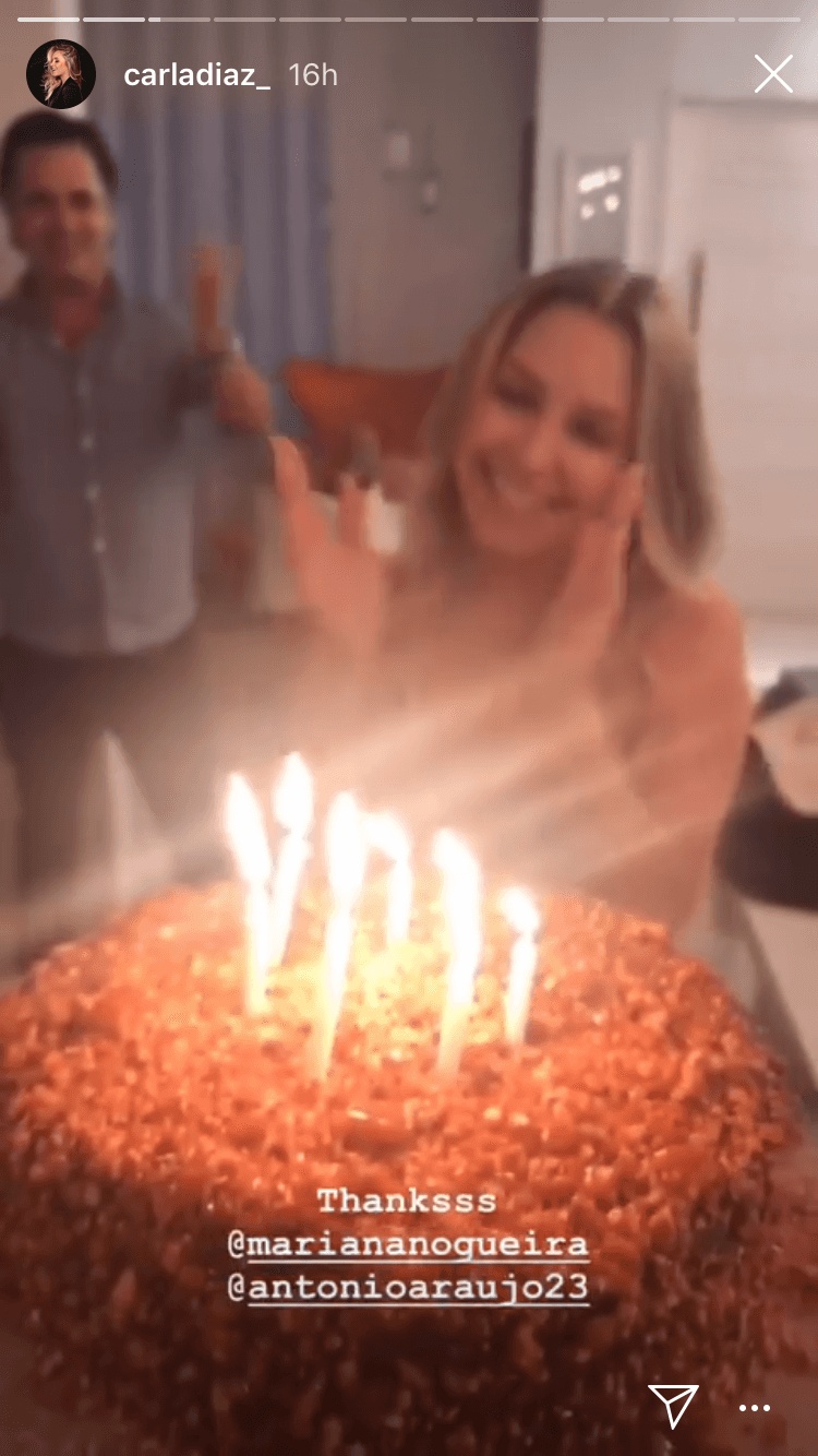 Carla Diaz chega em casa e é surpreendida por uma festa de aniversário. (Foto: Reprodução/Instagram) Carla Diaz chega em casa e é surpreendida por uma festa de aniversário. (Foto: Reprodução/Instagram)