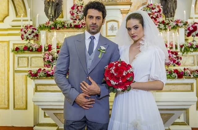 Emílio (João Baldasserini) e Marocas (Juliana Paiva) em O Tempo Não Para (Foto: Globo/Paulo Belote) Emílio (João Baldasserini) e Marocas (Juliana Paiva) em O Tempo Não Para (Foto: Globo/Paulo Belote)
