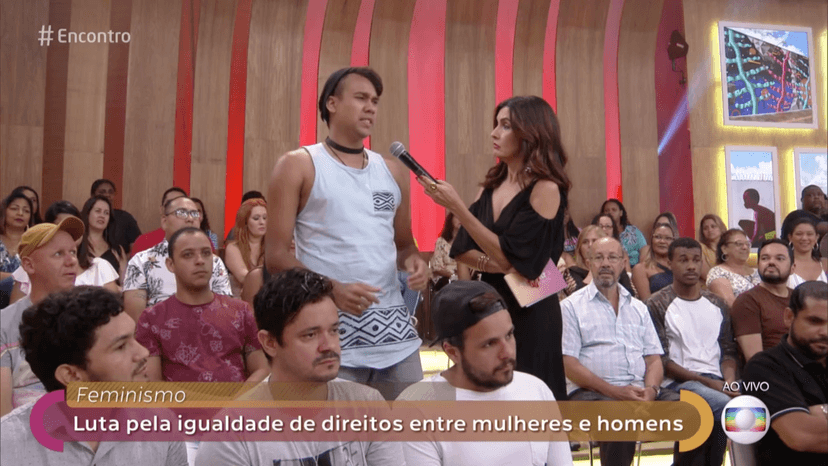 Fátima Bernardes ouvindo rapaz da platéia no Encontro (Foto: Reprodução/Globo) Fátima Bernardes ouvindo rapaz da platéia no Encontro (Foto: Reprodução/Globo)