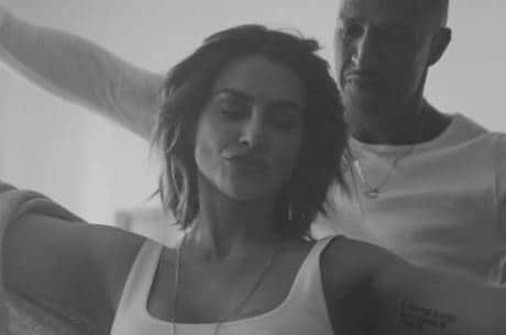 Cleo e Mano Brown em novo clipe (Foto: Reprodução) Cleo e Mano Brown em novo clipe (Foto: Reprodução)