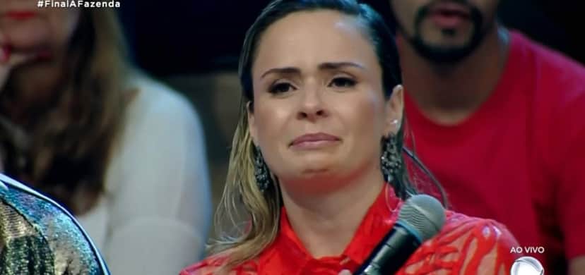 Ana Paula Renault se emocionou durante a final de A Fazenda 10 Ana Paula Renault se emocionou durante a final de A Fazenda 10