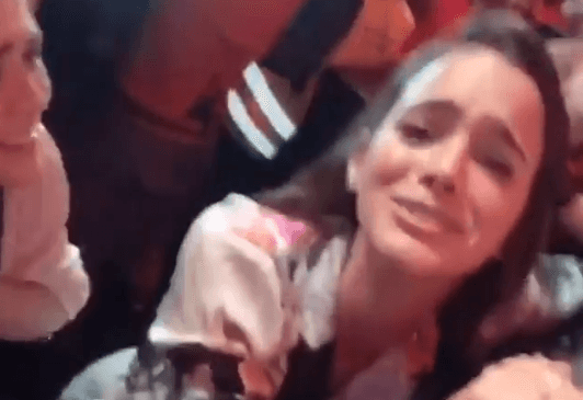 Bruna Marquezine empolgada no show da Sandy (Foto: Reprodução) Bruna Marquezine empolgada no show da Sandy (Foto: Reprodução)