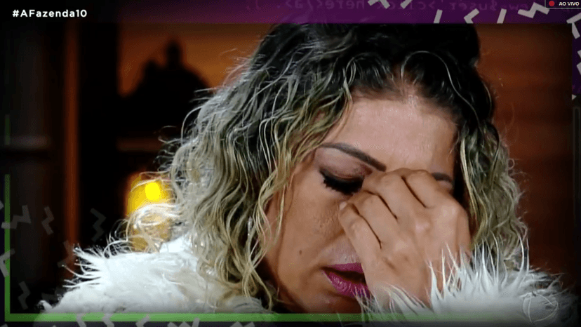 Catia Paganote quando recebeu a notícia de sua eliminação (Foto: Reprodução/PlayPlus) Catia Paganote quando recebeu a notícia de sua eliminação (Foto: Reprodução/PlayPlus)